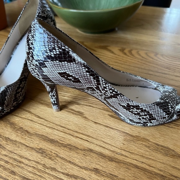 Cole Haan Shoes Women's 5 Roccia Skin  Faux Jacinda Toe Heels - Picture 3 of 8